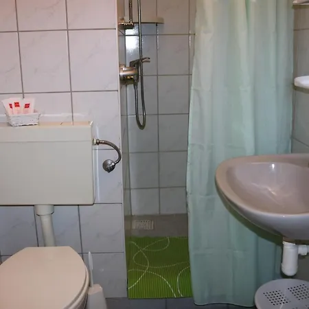 Waldhotel Alte Holle 2*